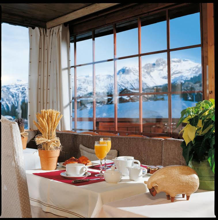 Grand Hotel Au Rond Point Des Pistes Courchevel Exterior foto